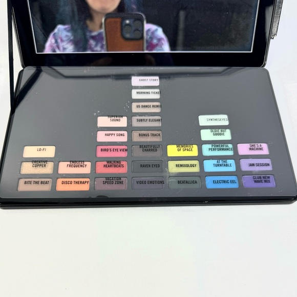 NEW MAC Jeremy Scott Limited Edition Boombox Eyeshadow palette 29 shadows JS-MAC - Picture 3 of 7